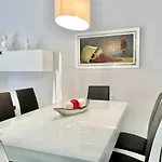 Apartment Real Golden Mile -eaw Homes *